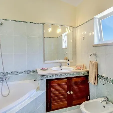 Sao Rafael Sleeps 8 Pool Air Con Wifi Patroves